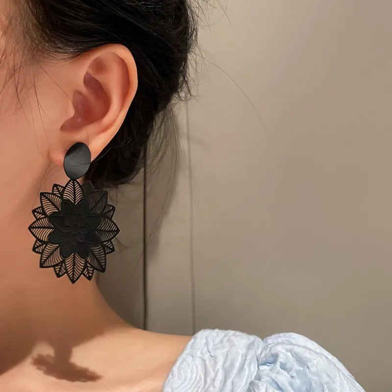 Hollow Net Pendants Dangle Earrings - Vintage Round Zinc Alloy Jewelry