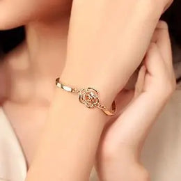 High-End Camellia Rhinestone Bracelet - Geometric Gold Fashion Bangle