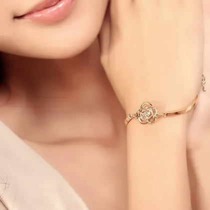 High-End Camellia Rhinestone Bracelet - Geometric Gold Fashion Bangle