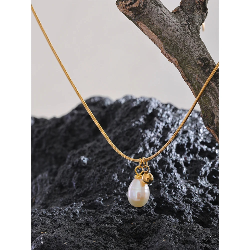 Natural Pearl Beads Necklace - Chic Gold-Plated Statement Jewelry