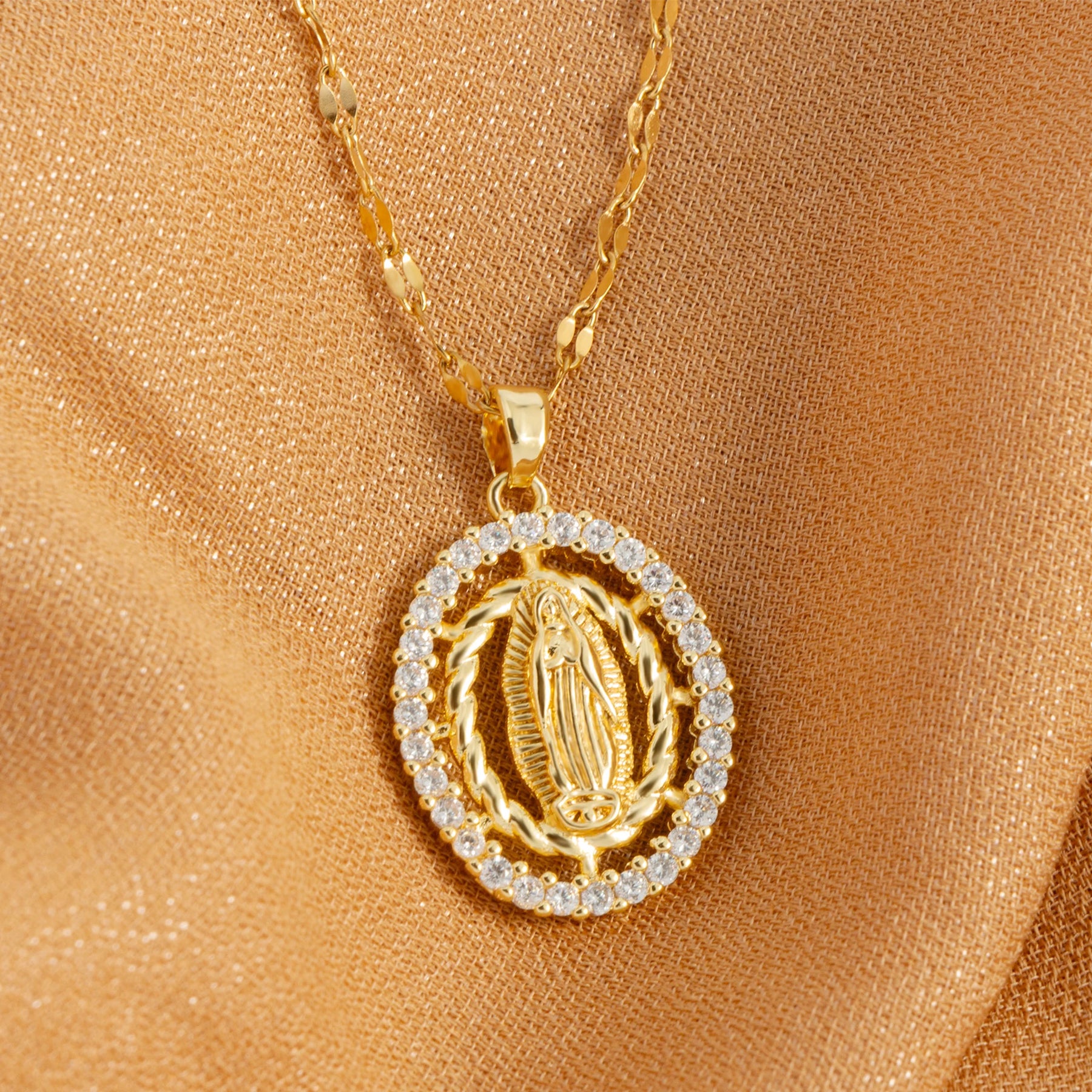 Round Shape Cubic Zirconia Pendant Necklace - Classic Solitaire Jewelry