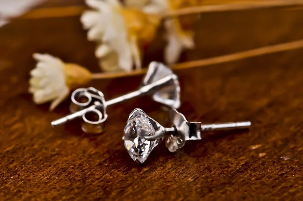 925 Sterling Silver Zircon Studs - Classic Sparkle Earrings